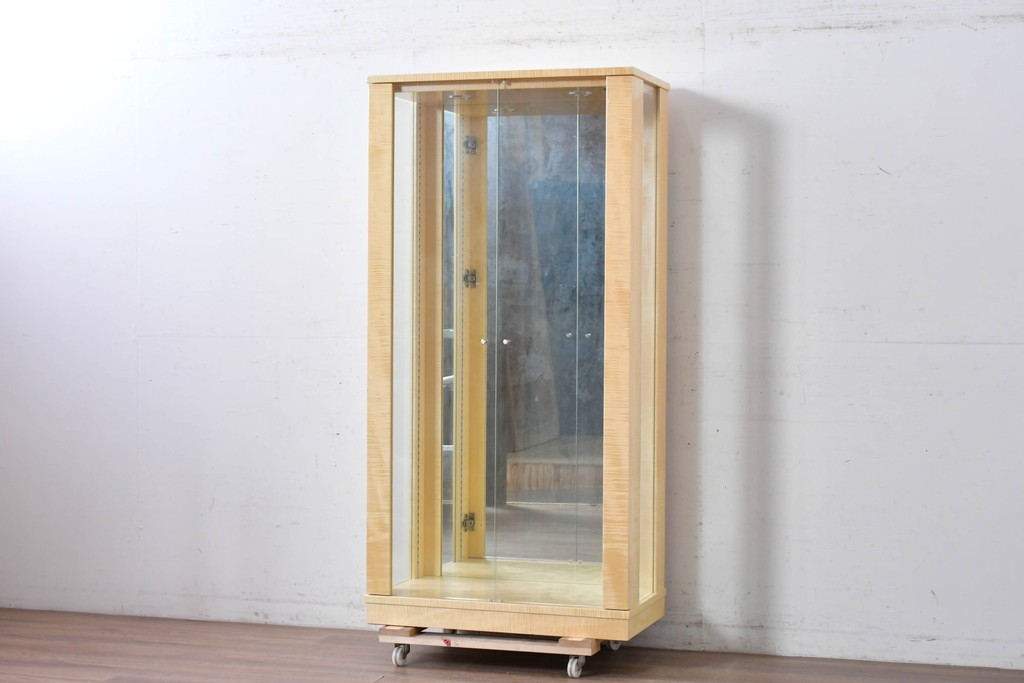 中古　美品　松創(MATSUSO)　照明付きのスタイリッシュなキュリオケース　定価約75万円　(R-087834)