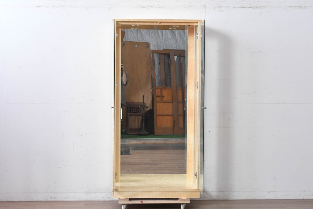 中古　美品　松創(MATSUSO)　照明付きのスタイリッシュなキュリオケース　定価約75万円　(R-087834)