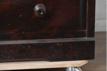 中古　特注サイズ　北海道民芸家具　樺(カバ)材　奥行き473mmの引き出し7杯付きでたっぷりと収納できるチェスト　(R-087836)