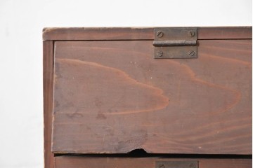 和製アンティーク　昭和レトロ　懐かしのパタパタ扉が付いた古い木味の下駄箱　(R-087837)