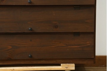 和製アンティーク　昭和レトロ　懐かしのパタパタ扉が付いた古い木味の下駄箱　(R-087837)