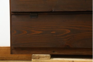 和製アンティーク　昭和レトロ　懐かしのパタパタ扉が付いた古い木味の下駄箱　(R-087837)