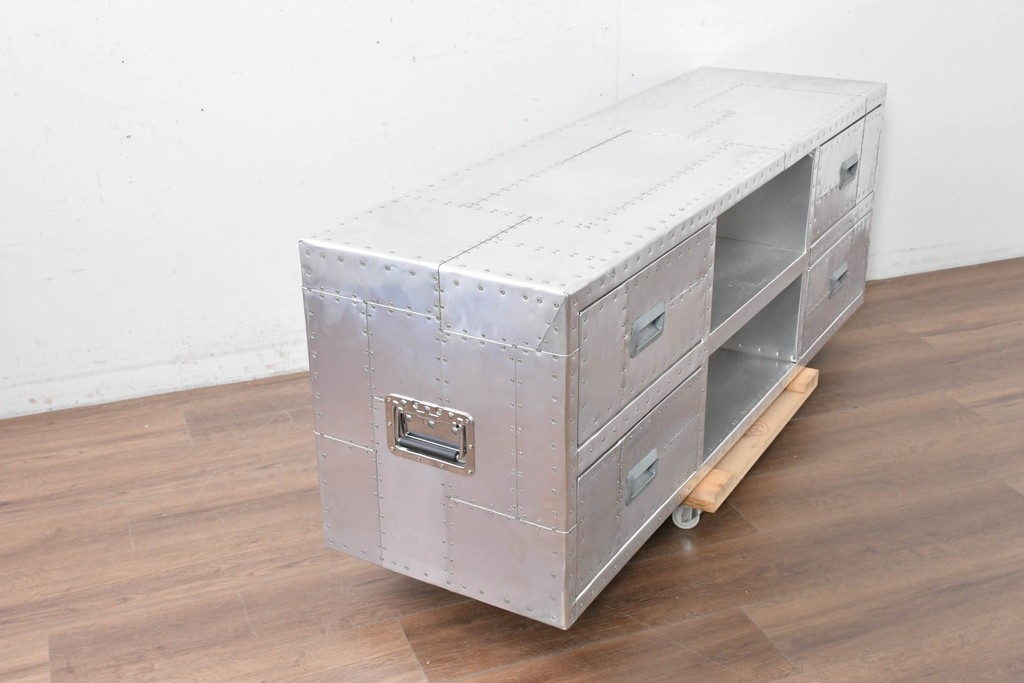 中古　美品　HALO(ハロ)　STONYHURST ENTERTAINMENT UNIT SPITFIRE(ストニーハースト エンターテインメント ユニット スピットファイア)　アルミニウムの無骨さが際立つテレビボード　定価約33万円　(R-087838)