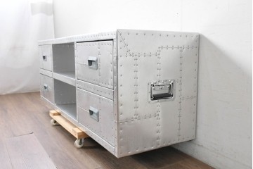 中古　美品　HALO(ハロ)　STONYHURST ENTERTAINMENT UNIT SPITFIRE(ストニーハースト エンターテインメント ユニット スピットファイア)　アルミニウムの無骨さが際立つテレビボード　定価約33万円　(R-087838)