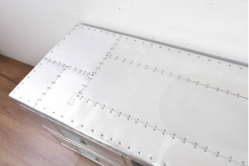 中古　美品　HALO(ハロ)　STONYHURST ENTERTAINMENT UNIT SPITFIRE(ストニーハースト エンターテインメント ユニット スピットファイア)　アルミニウムの無骨さが際立つテレビボード　定価約33万円　(R-087838)