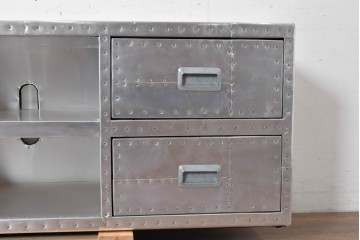 中古　美品　HALO(ハロ)　STONYHURST ENTERTAINMENT UNIT SPITFIRE(ストニーハースト エンターテインメント ユニット スピットファイア)　アルミニウムの無骨さが際立つテレビボード　定価約33万円　(R-087838)