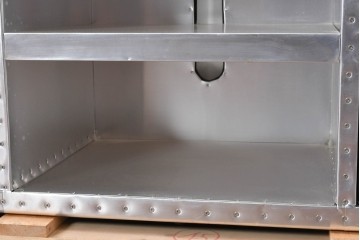 中古　美品　HALO(ハロ)　STONYHURST ENTERTAINMENT UNIT SPITFIRE(ストニーハースト エンターテインメント ユニット スピットファイア)　アルミニウムの無骨さが際立つテレビボード　定価約33万円　(R-087838)