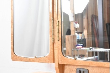 中古　美品　IDC大塚家具　クレージュ　バーズアイメープルを用いた三面鏡付きドレッサー　定価約33万円　(R-087839)