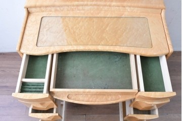 中古　美品　IDC大塚家具　クレージュ　バーズアイメープルを用いた三面鏡付きドレッサー　定価約33万円　(R-087839)