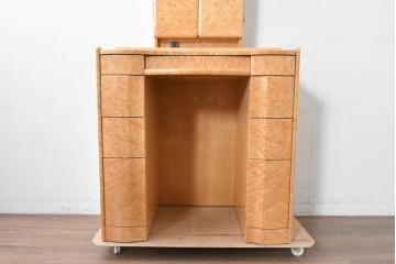 中古　美品　IDC大塚家具　クレージュ　バーズアイメープルを用いた三面鏡付きドレッサー　定価約33万円　(R-087839)