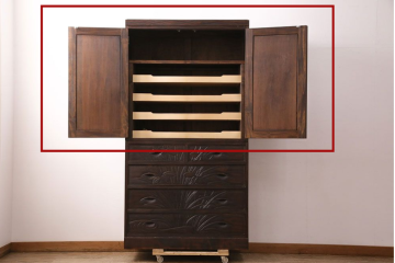 《天板・台輪取り付け加工費込み》中古　軽井沢彫　菖蒲の彫刻が美しい着物箪笥　(R-087840)