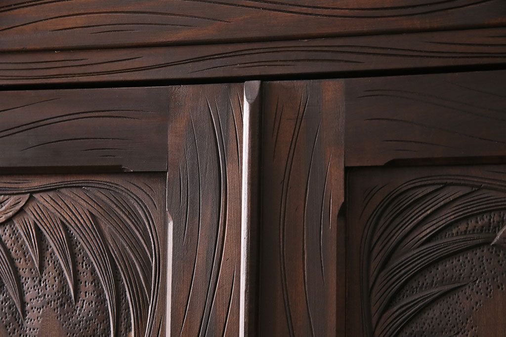 《天板・台輪取り付け加工費込み》中古　軽井沢彫　菖蒲の彫刻が美しい着物箪笥　(R-087840)