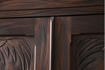 《天板・台輪取り付け加工費込み》中古　軽井沢彫　菖蒲の彫刻が美しい着物箪笥　(R-087840)