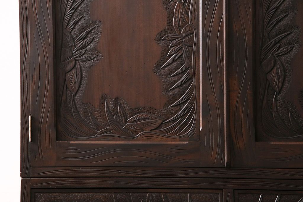 《天板・台輪取り付け加工費込み》中古　軽井沢彫　菖蒲の彫刻が美しい着物箪笥　(R-087840)