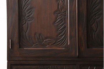 《天板・台輪取り付け加工費込み》中古　軽井沢彫　菖蒲の彫刻が美しい着物箪笥　(R-087840)