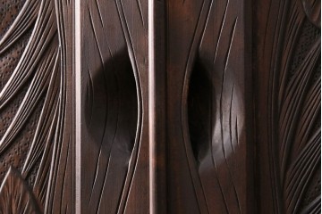 《天板・台輪取り付け加工費込み》中古　軽井沢彫　菖蒲の彫刻が美しい着物箪笥　(R-087840)