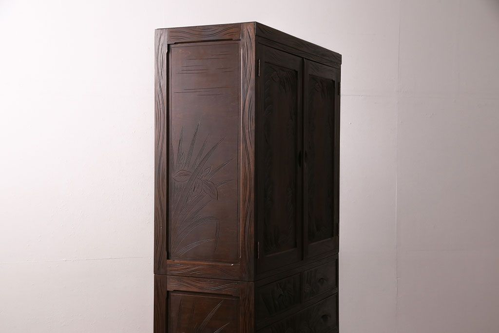 《天板・台輪取り付け加工費込み》中古　軽井沢彫　菖蒲の彫刻が美しい着物箪笥　(R-087840)