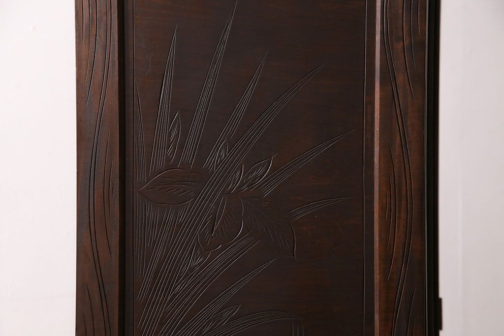 《天板・台輪取り付け加工費込み》中古　軽井沢彫　菖蒲の彫刻が美しい着物箪笥　(R-087840)