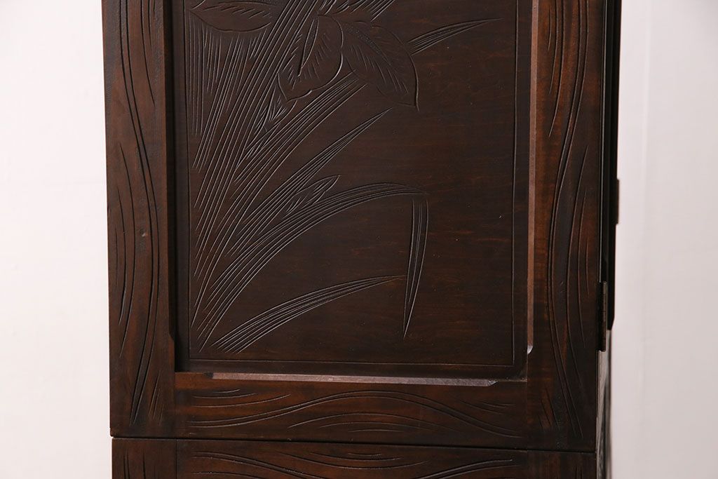 《天板・台輪取り付け加工費込み》中古　軽井沢彫　菖蒲の彫刻が美しい着物箪笥　(R-087840)