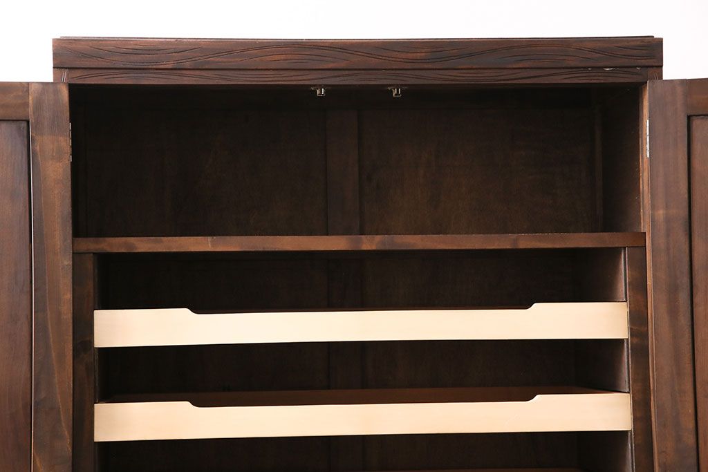 《天板・台輪取り付け加工費込み》中古　軽井沢彫　菖蒲の彫刻が美しい着物箪笥　(R-087840)