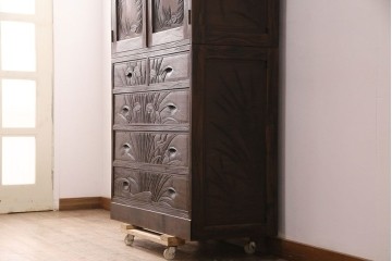 《天板取り付け加工費込み》中古　伝統工芸　軽井沢彫　菖蒲の彫刻が目を引くチェスト　(R-087841)