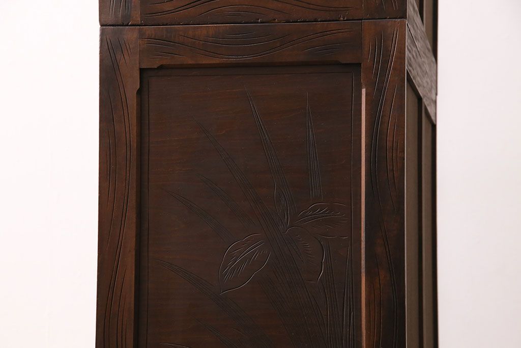 《天板取り付け加工費込み》中古　伝統工芸　軽井沢彫　菖蒲の彫刻が目を引くチェスト　(R-087841)