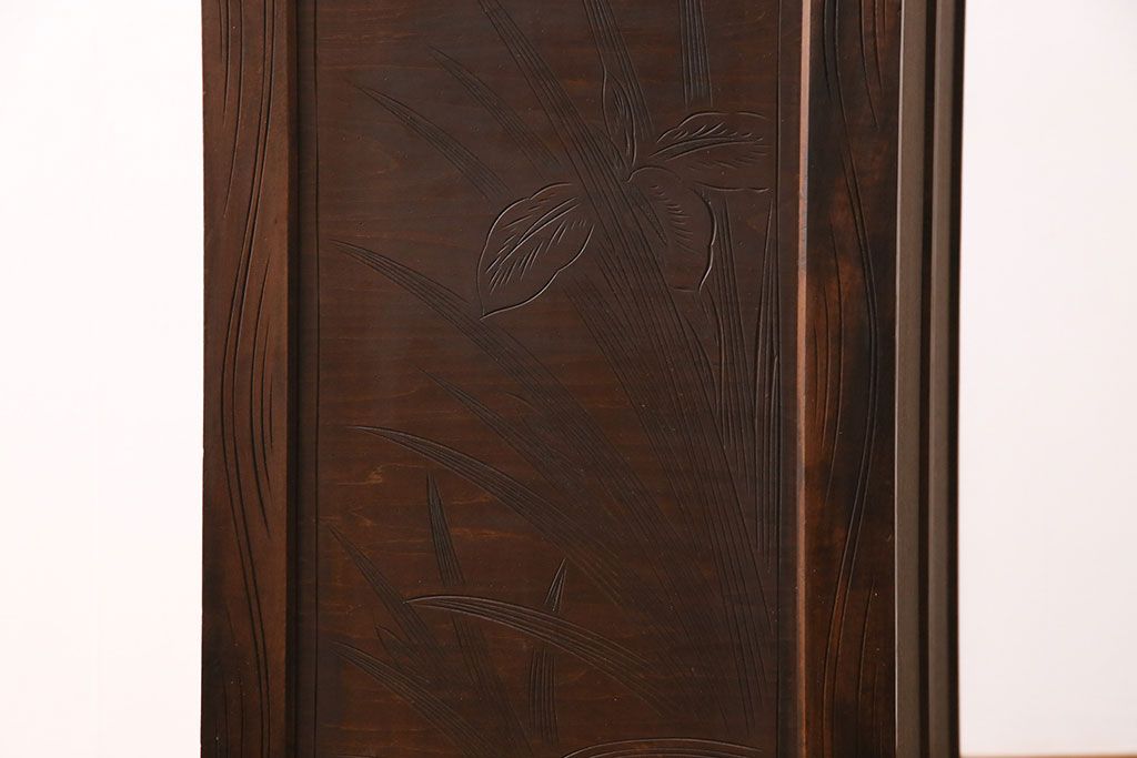 《天板取り付け加工費込み》中古　伝統工芸　軽井沢彫　菖蒲の彫刻が目を引くチェスト　(R-087841)