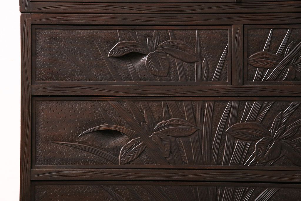 《天板取り付け加工費込み》中古　伝統工芸　軽井沢彫　菖蒲の彫刻が目を引くチェスト　(R-087841)