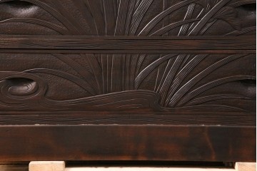 《天板取り付け加工費込み》中古　伝統工芸　軽井沢彫　菖蒲の彫刻が目を引くチェスト　(R-087841)