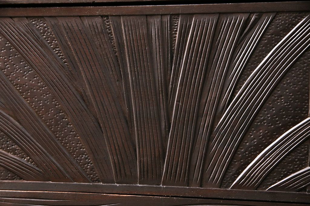 《天板取り付け加工費込み》中古　伝統工芸　軽井沢彫　菖蒲の彫刻が目を引くチェスト　(R-087841)