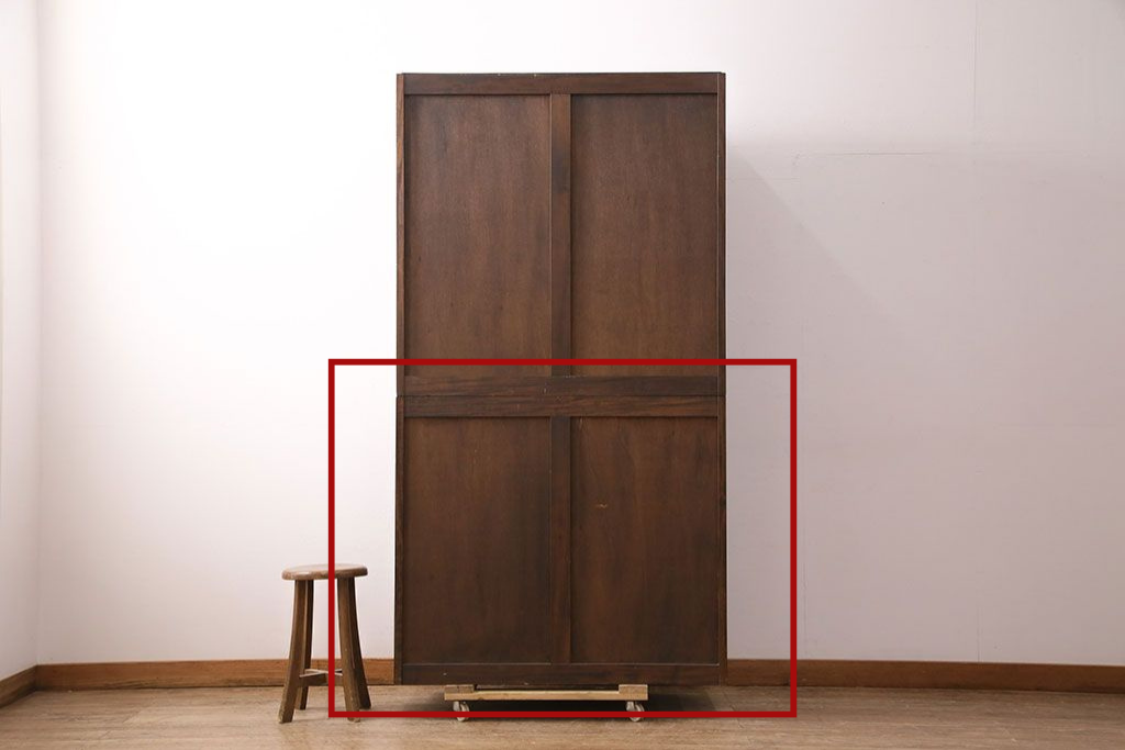 《天板取り付け加工費込み》中古　伝統工芸　軽井沢彫　菖蒲の彫刻が目を引くチェスト　(R-087841)