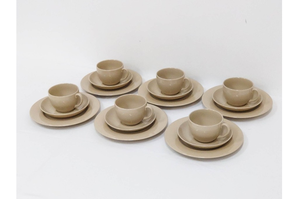 希少　イギリスヴィンテージ　WEDGWOOD(ウェッジウッド)　DRABWARE(ドラブウェア)　トリオ6客セット　(R-087842)