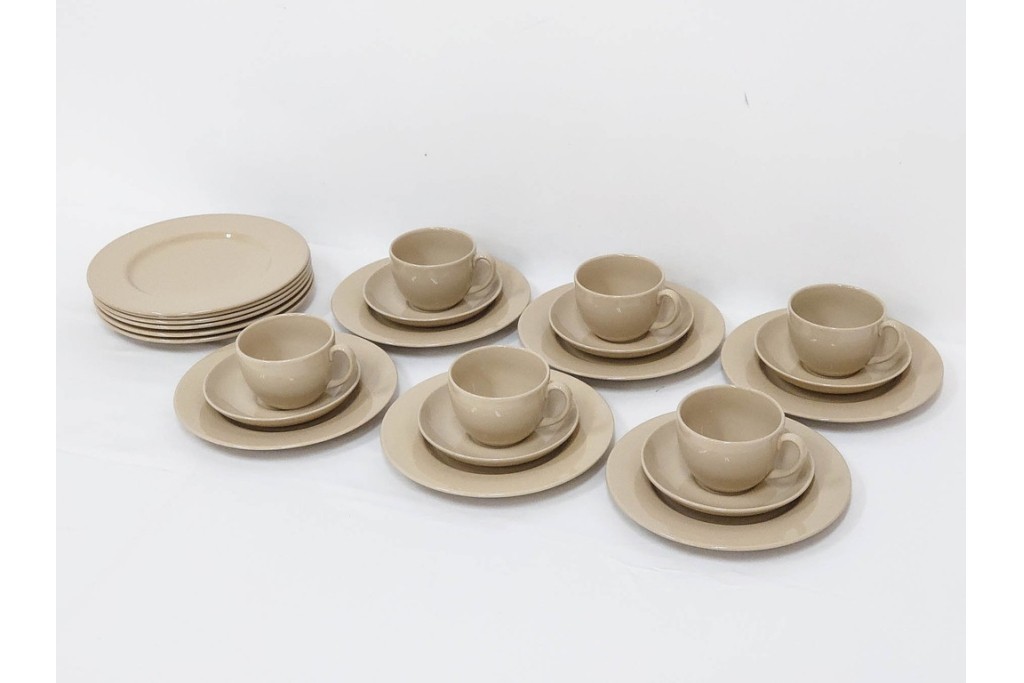 希少　イギリスヴィンテージ　WEDGWOOD(ウェッジウッド)　DRABWARE(ドラブウェア)　トリオ6客・プレート6点セット　(R-087843)