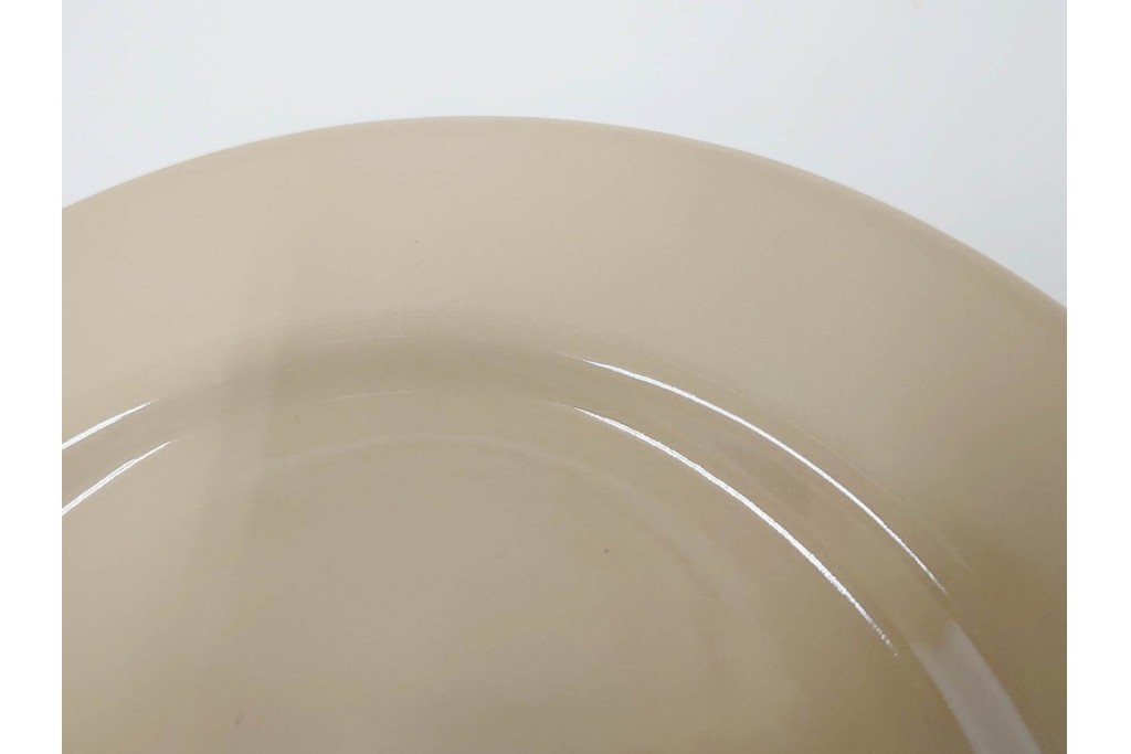 希少　イギリスヴィンテージ　WEDGWOOD(ウェッジウッド)　DRABWARE(ドラブウェア)　直径約21cm(小)・約23cm(大)　クリームベージュカラーのプレート8点セット　(R-087846)