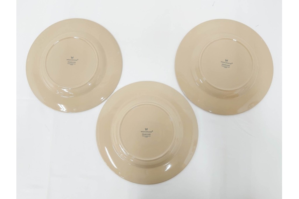 希少　イギリスヴィンテージ　WEDGWOOD(ウェッジウッド)　DRABWARE(ドラブウェア)　直径約21cm(小)・約23cm(大)　クリームベージュカラーのプレート8点セット　(R-087846)