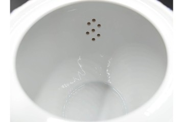 デンマーク製　ROYAL COPENHAGEN(ロイヤルコペンハーゲン)　ブルーフルーテッド　ハーフレースのティーポット　定価約6万6千円　(R-087850)