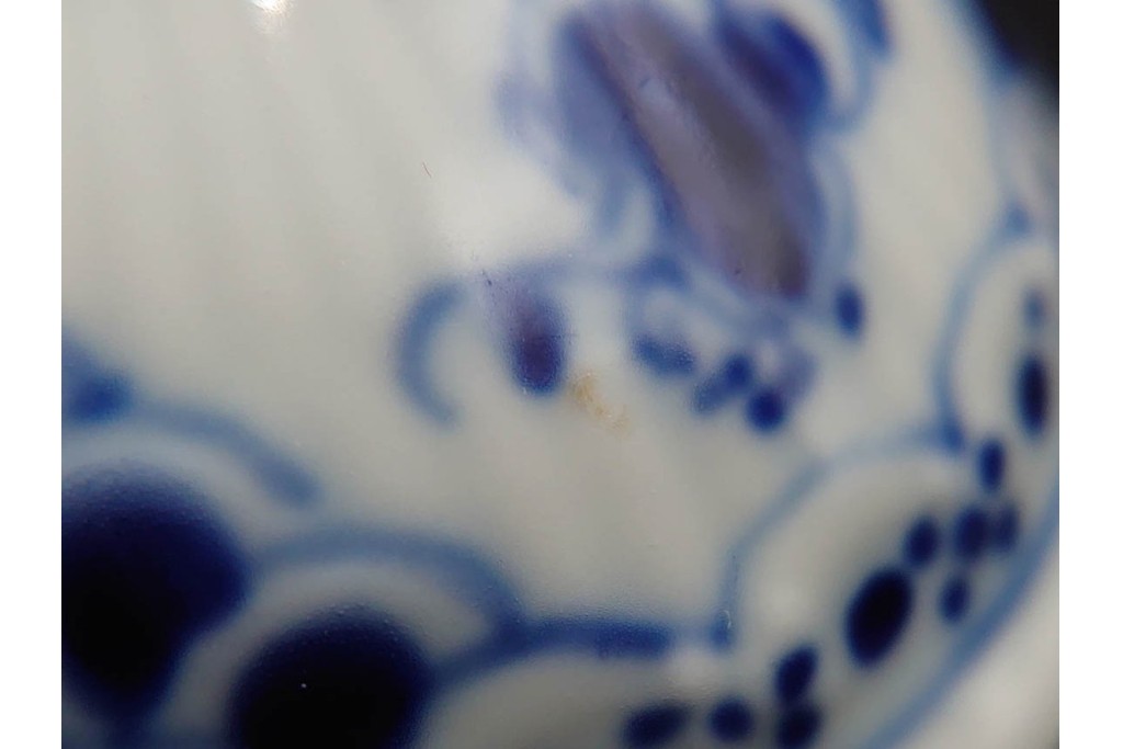デンマーク製　ROYAL COPENHAGEN(ロイヤルコペンハーゲン)　ブルーフルーテッド　ハーフレースのコーヒーポット　定価約7万1500円　(R-087851)