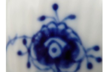 デンマーク製　ROYAL COPENHAGEN(ロイヤルコペンハーゲン)　ブルーフルーテッド　ハーフレース　シュガーボウル・クリーマーセット　定価(2点合計)約6万9千円　(R-087852)