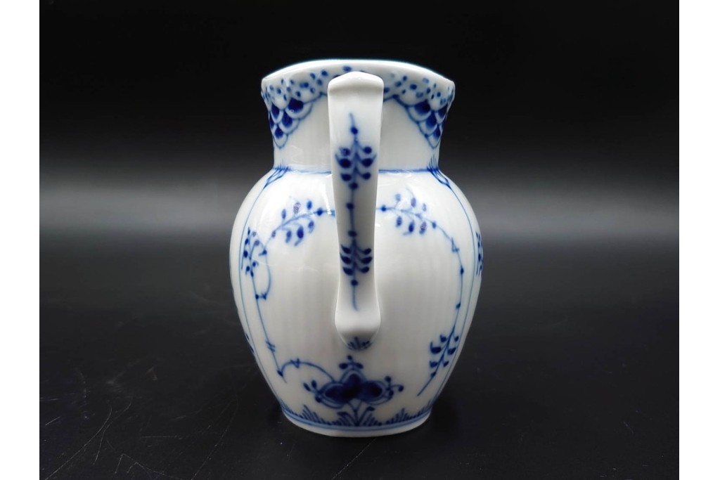 デンマーク製　ROYAL COPENHAGEN(ロイヤルコペンハーゲン)　ブルーフルーテッド　ハーフレース　シュガーボウル・クリーマーセット　定価(2点合計)約6万9千円　(R-087852)