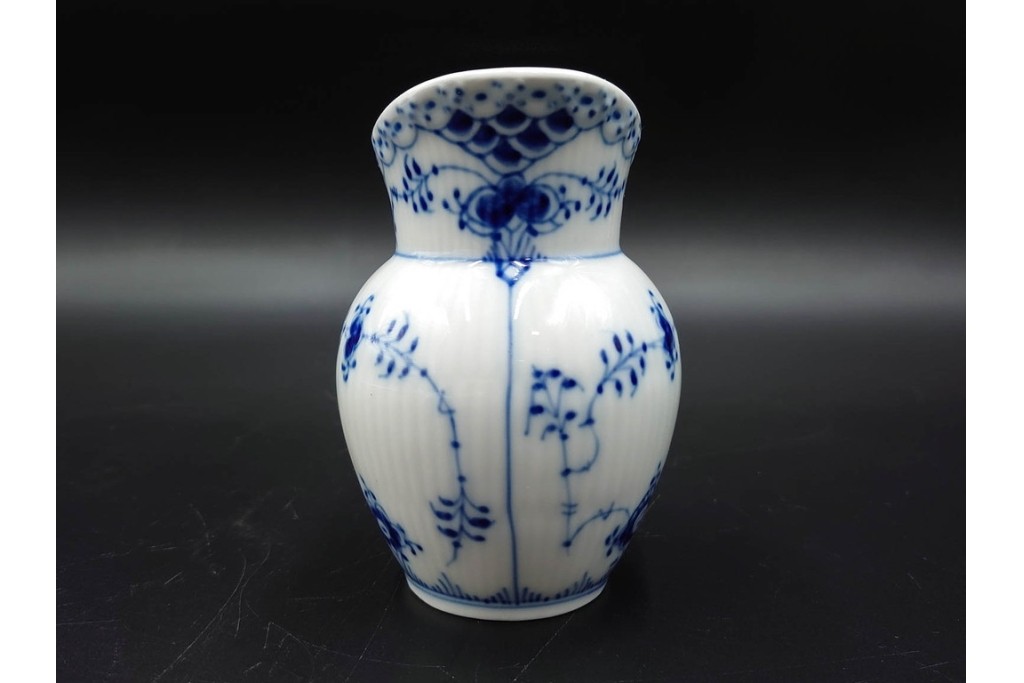 デンマーク製　ROYAL COPENHAGEN(ロイヤルコペンハーゲン)　ブルーフルーテッド　ハーフレース　シュガーボウル・クリーマーセット　定価(2点合計)約6万9千円　(R-087852)