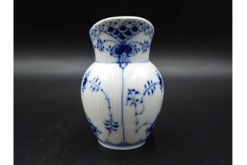 デンマーク製　ROYAL COPENHAGEN(ロイヤルコペンハーゲン)　ブルーフルーテッド　ハーフレース　シュガーボウル・クリーマーセット　定価(2点合計)約6万9千円　(R-087852)