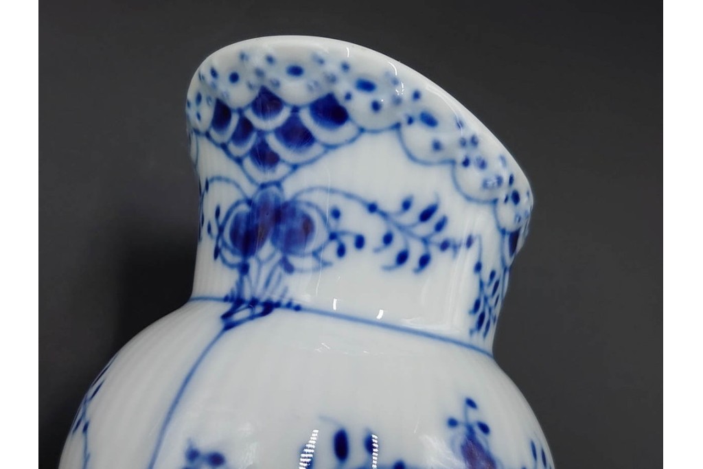 デンマーク製　ROYAL COPENHAGEN(ロイヤルコペンハーゲン)　ブルーフルーテッド　ハーフレース　シュガーボウル・クリーマーセット　定価(2点合計)約6万9千円　(R-087852)