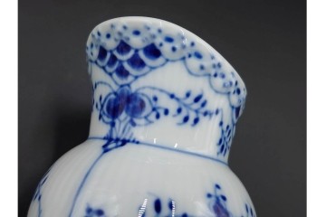 デンマーク製　ROYAL COPENHAGEN(ロイヤルコペンハーゲン)　ブルーフルーテッド　ハーフレース　シュガーボウル・クリーマーセット　定価(2点合計)約6万9千円　(R-087852)