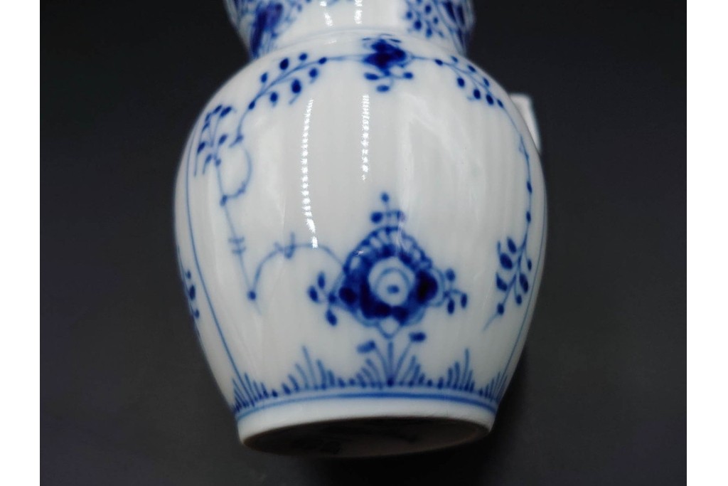 デンマーク製　ROYAL COPENHAGEN(ロイヤルコペンハーゲン)　ブルーフルーテッド　ハーフレース　シュガーボウル・クリーマーセット　定価(2点合計)約6万9千円　(R-087852)