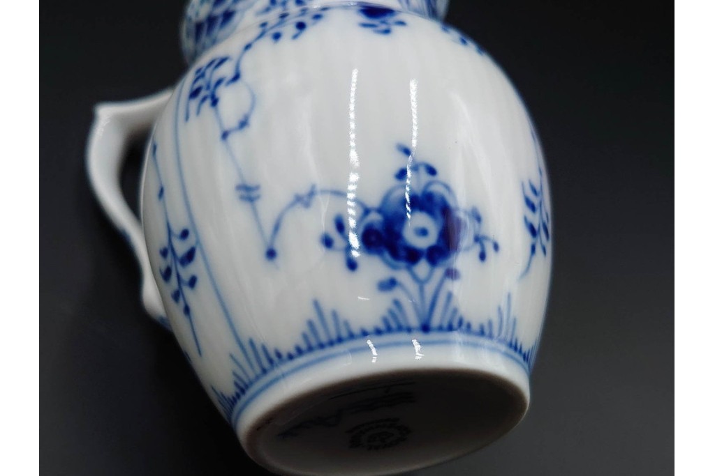 デンマーク製　ROYAL COPENHAGEN(ロイヤルコペンハーゲン)　ブルーフルーテッド　ハーフレース　シュガーボウル・クリーマーセット　定価(2点合計)約6万9千円　(R-087852)