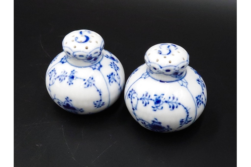 デンマーク製　ROYAL COPENHAGEN(ロイヤルコペンハーゲン)　ブルーフルーテッド　ソルト&ペッパーセット　(R-087853)