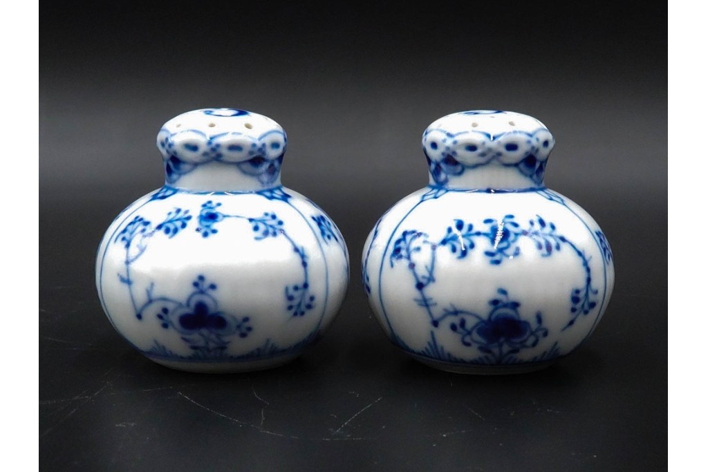 デンマーク製　ROYAL COPENHAGEN(ロイヤルコペンハーゲン)　ブルーフルーテッド　ソルト&ペッパーセット　(R-087853)