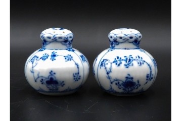 デンマーク製　ROYAL COPENHAGEN(ロイヤルコペンハーゲン)　ブルーフルーテッド　ソルト&ペッパーセット　(R-087853)