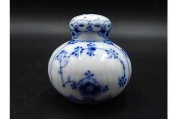 デンマーク製　ROYAL COPENHAGEN(ロイヤルコペンハーゲン)　ブルーフルーテッド　ソルト&ペッパーセット　(R-087853)