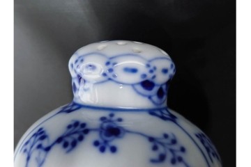 デンマーク製　ROYAL COPENHAGEN(ロイヤルコペンハーゲン)　ブルーフルーテッド　ソルト&ペッパーセット　(R-087853)